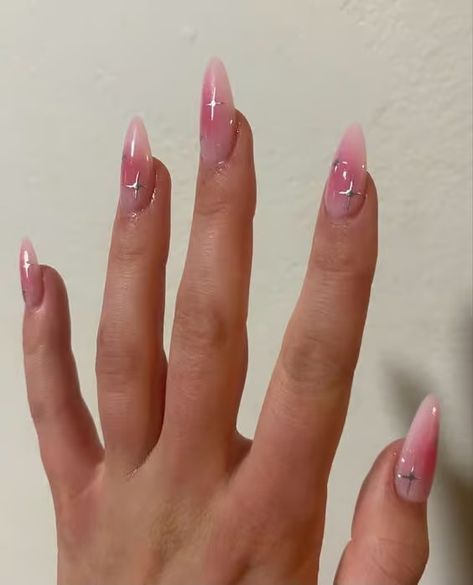 The Blush Toned Nails I'm Copying For My Next Mani - CLOSS FASHION Pink White Aura Nails, Pink Aura Nails With Design, Blush Aura Nails, Almond Nails Aura, Almond Nail Inspo 2024, Almond Aura Nails, Pink Acrylic Nails Almond, Aura Nails With Chrome, Aura Chrome Nails