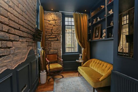 Harry Potter Apartment, Harry Potter Aesthetic Room Decor, Harry Potter Interior Design, Harry Potter Interior, Harry Potter Living Room, Hogwarts Common Rooms, Hogwarts Room, Harry Potter Bedroom, Harry Potter Style