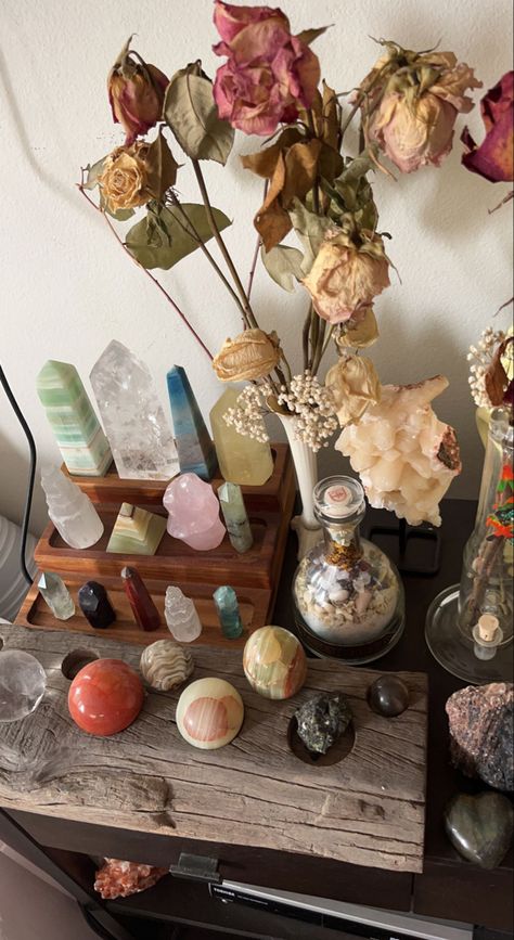 Crystal Collection Aesthetic, Witch Altar Aesthetic, Crystal Altar Sacred Space, Ethereal Room, Altar Inspiration, Sacred Space Altar, Crystal Room Decor, Flowers And Crystals, Grunge Bedroom