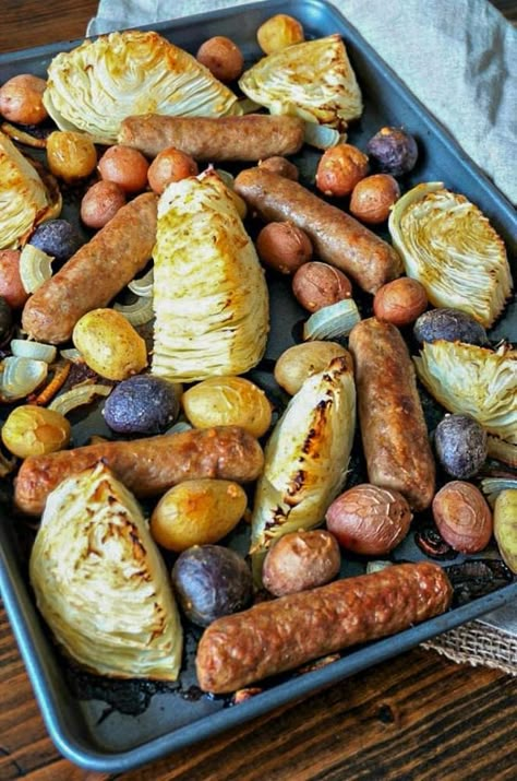 Bratwurst Recipes Oven, Recipes With Bratwurst, Baked Bratwurst, Bratwurst Dinner, Country Potatoes, Pork Cabbage, Bratwurst Recipes, Maple Vinaigrette, Paleo Pork