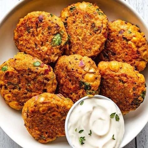 Vegan Chickpea Quinoa Burgers - Dieter24 Chickpea Quinoa, Soup Maker Recipes, Quinoa Burger, Quinoa Burgers, Courge Spaghetti, Vegetable Quinoa, Soup Maker, Vegan Burger, Vegan Meal Plans