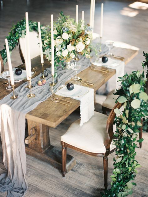 Romantic + rustic  garland and floral covered table decor: Photography: Carretto Photo - http://www.carrettophoto.com/ Rustic Wedding Decorations, Elegant Wedding Reception, Wedding Table Decorations, Gray Weddings, Wedding Table Settings, Wedding Tablescapes, Sweetheart Table, Trendy Wedding, Wedding Favor