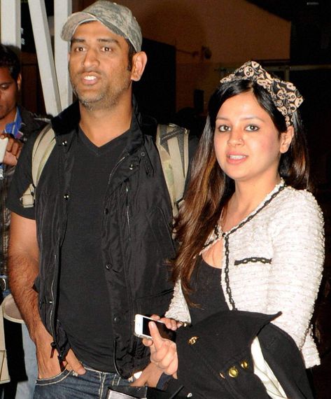 Sakshi Dhoni, Ms Dhoni Wife, Ziva Dhoni, Chennaiyin Fc, Pinning Ceremony, Yuvraj Singh, Rajiv Gandhi, Ms Dhoni Photos, Ms Dhoni