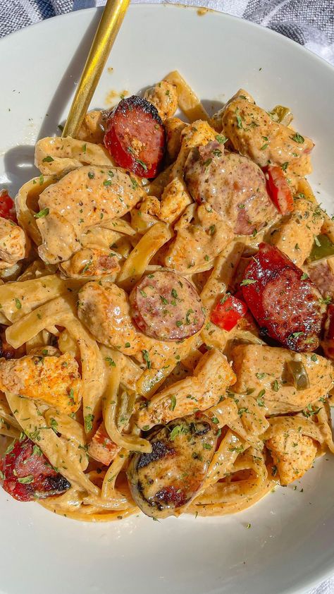 Nicki | Foodie on Instagram: “🔥CAJUN CHICKEN AND SAUSAGE ALFREDO🔥 • Creamy Cajun Alfredo with smoked sausage and chicken is the perfect one pot weeknight meal! Ready in…” Pasta And Sausage Recipes, Saute Peppers, Grinder Sliders, Cajun Chicken And Sausage Alfredo, Chicken And Sausage Alfredo, Sausage Meals, Cajun Alfredo, Grinder Salad, Sausage Alfredo