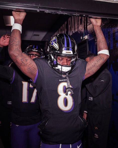 Lamar Jackson Aesthetic, Lamar Jackson Wallpaper, Lamar Jackson Ravens, Nfl Football Pictures, Nfl Photos, Lamar Jackson, Black Couples Goals, Football Pictures, Football Wallpaper