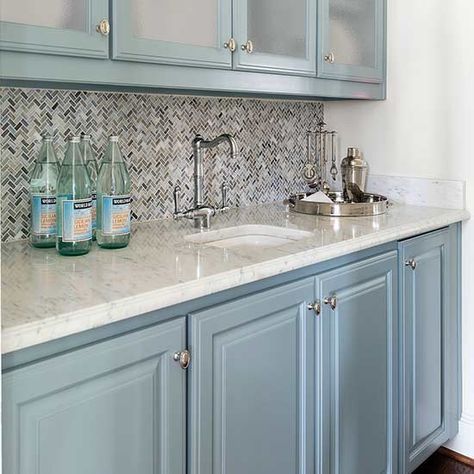 Cabinet paint color is Kentucky Haze from Benjamin Moore. Beautiful transitional blue/gray. Image via Heather Scott Home. Paint Color Trends, Kitchen Cabinet Trends, Cabinets Painted, Popular Paint Colors, Trending Paint Colors, Blue Kitchen Cabinets, Cabinet Paint, Cabinet Paint Colors, Farrow And Ball Paint