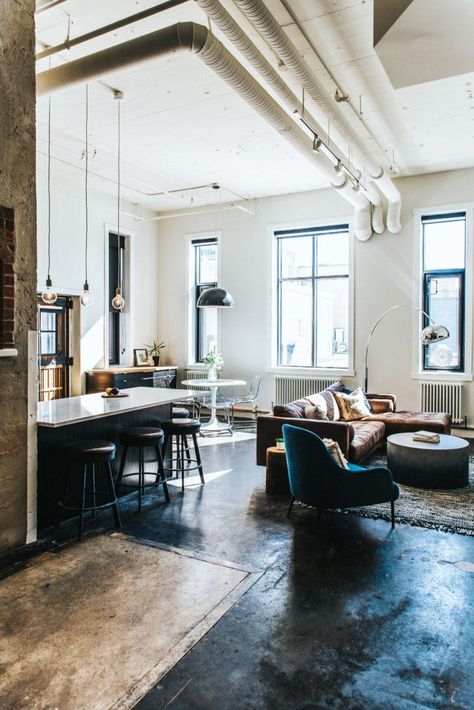 Photos: How an Abandoned Calgary Factory Went From Warehouse to Dream House - Western Living Magazine Kitchen Black And White, Industrial Lofts, Industrial Living Room, Living Room Kitchen Decor, Warehouse Living, Loft Stil, Kitchen Black, Industrial Living, Industrial Livingroom