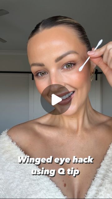 How To Elongate Round Eyes, Cat Eye Makeup Tutorial Step By Step, Everyday Hooded Eye Makeup, Make Up For Rounded Eyes, Eyemakeup Creative Tutorial, Easy Cat Eye Makeup, Cat Eye Tutorial Step By Step, 2024 Eye Makeup, How To Put On Eyeshadow