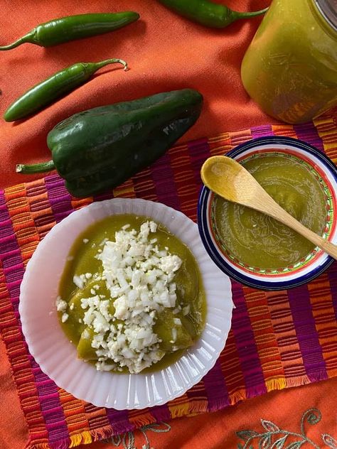 Chile Verde Sauce Homemade Green Chili Sauce, 505 Green Chili Sauce Recipes, Mexican Green Chili Sauce, New Mexico Green Chile Sauce, Hatch Green Chile Sauce, Chili Verde Sauce, Easy Chile, Green Chile Enchiladas, Green Chile Chicken Enchiladas