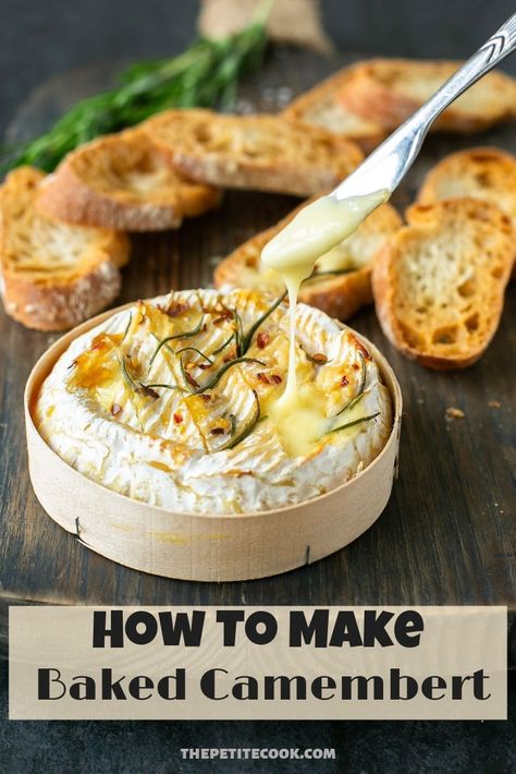 Baked Camembert Recipe, Camembert Recipes, French Appetizers, Baked Camembert, Baked Cheese, Favorite Appetizers, Eclairs, Appetizers Easy, Cheese Recipes