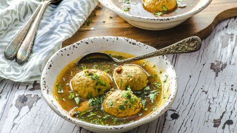 The Best Vegetarian Matzah Ball Soup Recipe Matzah Ball Soup Recipe, Matzah Ball Soup, Matzah Ball, Matzo Ball, Matzo Ball Soup, Matzoh Ball, Passover Recipes, Taste Test, Jewish Recipes