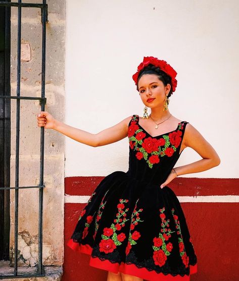 Instagram post by Ángela Aguilar 🇲🇽 • Aug 6, 2018 at 10:44pm UTC Outfit Mexicano, Vestido Charro, Angela Aguilar, Mexican Quinceanera Dresses, Charro Quinceanera Dresses, Traditional Mexican Dress, Dama Dresses, Mexican Fashion, Quince Dress