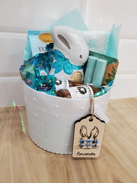 Easter Basket Ideas For Adults, Unique Easter Basket Ideas, Unique Easter Baskets, Easter Gift Boxes, Gift Box Ideas, Easter Event, Ghirardelli Chocolate, Easter Basket Ideas, Unique Easter