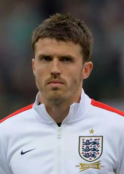 96 MICHAEL CARRICK 34 APPS 0 GOALS MIDFIELD Michael Carrick, England Football Team, England Football, Football Team, Football Players, Manchester United, Manchester, England, Football