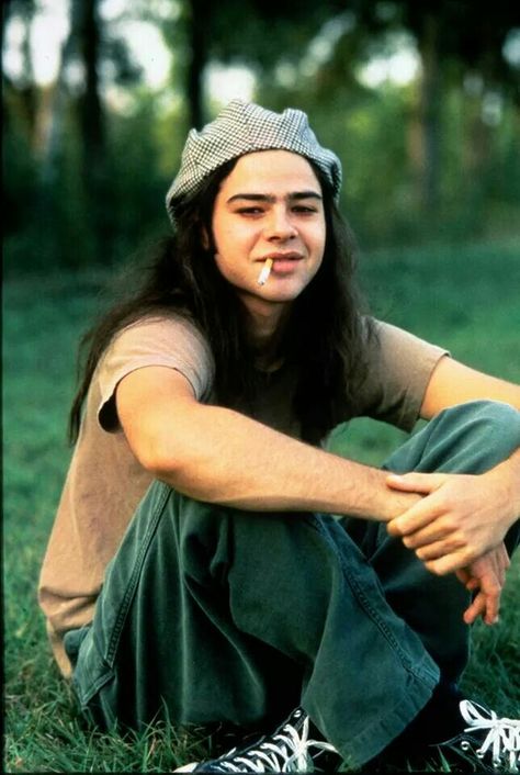 Rory Cochrane as 'Slater', Dazed and Confused Slater Dazed And Confused, 90s Movie Character, 90s Movies Fashion, 90s Teen Movies, Movie Character Outfits, Dazed And Confused Movie, Rory Cochrane, Iphone 11 Wallpaper, 11 Wallpaper