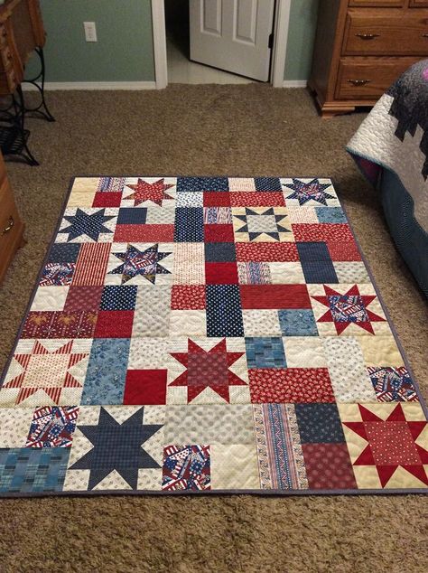 Veteran Quilts, Holiday Quilt Patterns, Americana Quilts, Block Layout, Boho Blanket, Flag Quilt, White Quilts, Red And White Quilts, Sewing Things