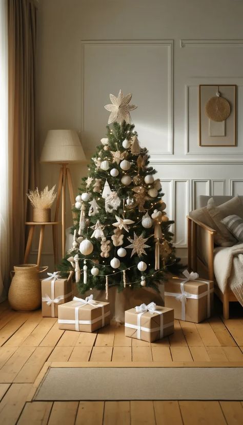 Scandinavian Tree Decorations, Elegant Christmas Tree Decorating Ideas, Scandinavian Christmas Decor Ideas, Minimalist Christmas Tree Ideas, Christmas Scandinavian Style, Elegant Christmas Tree Decorations, Scandinavian Christmas Trees, Christmas Tree Inspo, White Baubles