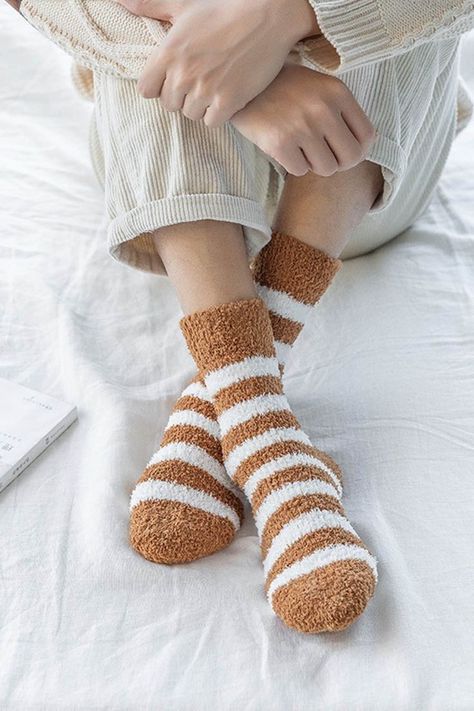 Winter Socks Outfit, Tubbo Aesthetic, Baby Socks Crochet Pattern, Baby Socks Pattern, Sleeping Socks, Crochet Baby Socks, Thermal Socks, Bed Socks, Sock Outfits