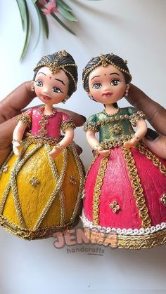 Craft Work For Adults, Craft With Coconut Shell, Thattu Decoration, Coconut Shell Art, Shell Crafts Kids, Coconut Design, Coconut Decoration, Clay Art Doll, Waste Art