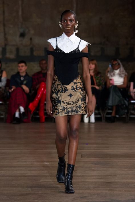 Mithridate Spring 2023 Ready-to-Wear Collection | Vogue Lagos Fashion Week, Fashion Week 2024, Spring 2023 Ready To Wear, 2023 Ready To Wear Collection, 2023 Ready To Wear, Fashion Corner, Fresh Outfits, Europe Fashion, Runway Trends