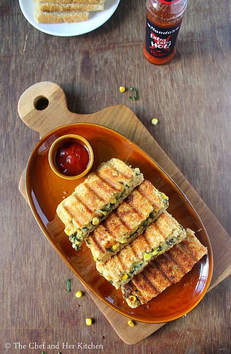 grilled spinach and corn sandwich Grilled Spinach, Vegetable Sandwich Recipes, Spinach Sandwich, Food Blog Photography, Sandwich Recipes Indian, Baked Plantains, Vegetable Sandwich, Vegetarian Sandwich Recipes, Veg Sandwich