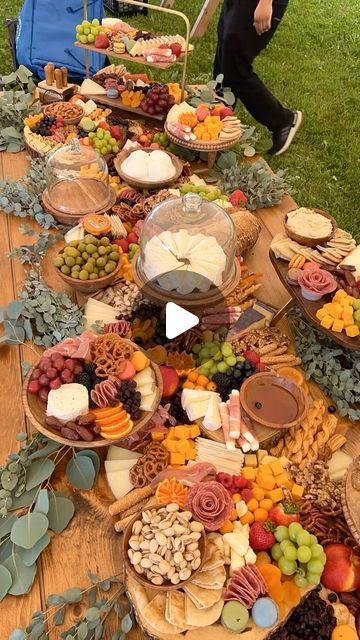 31K likes, 303 comments - thecharcuteriemama a May 28, 2022: "Build a wedding grazing table with me!🙃 Book with us for your next event!😉 #thecharcuteriemama Follow us for more styling time-lapse, tips & tricks!". Cheap Grazing Table Ideas, Wedding Grazing Table, Grazing Table Ideas, Charcuterie Table, Grazing Board, Grazing Table, Grazing Tables, Time Lapse, Tips Tricks