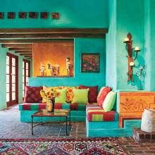 Colorful Mexican hallway, also known as a banco. Dekorasi Maroko, Mexican Interior Design, Mexican Interiors, Mexican Colors, Mexican Home Decor, Mexican Home, Casas Coloniales, Hacienda Style, Mexican Decor