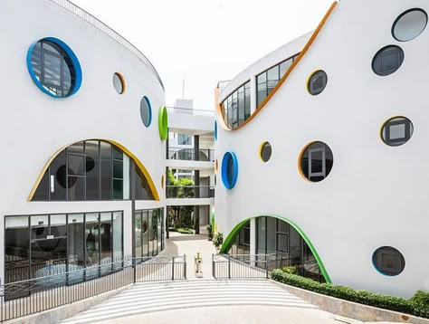 Window Frame Colours, Circular Buildings, School Building Design, Daycare Design, Kindergarten Projects, مركز ثقافي, Kindergarten Design, Architecture Concept Drawings, School Building