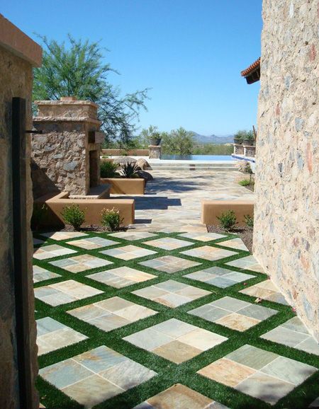 Trends - Synthetic Grass.  Always looks tidy on this tiled patio. Desert Backyard, Installing Artificial Turf, Mediterranean Patio, Gardening Accessories, Mediterranean Exterior, Terrasse Design, Pavers Backyard, Astro Turf, Stone Tile