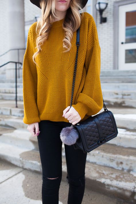 Mustard Sweater and Black Skinny Jeans | Twenties Girl Style Mustard Sweater Outfit, Yellow Sweater Outfit, Sweater And Jeans Outfit, Bright Sweater, Sweater And Jeans, Jeans Outfit Winter, Mustard Sweater, Sweater Dress Outfit, Black Jeans Outfit