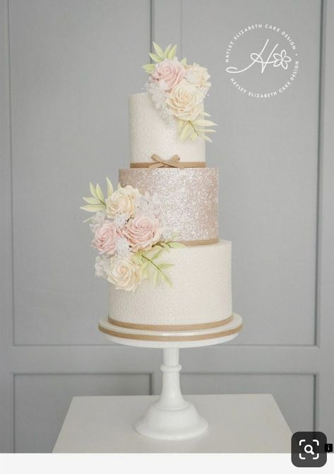 Pretty!! Vintage Pasta, Wedding Cake Dessert Table, Textured Wedding Cakes, Sweet Table Wedding, Blush Wedding Cakes, Rose Gold Wedding Cakes, Cake Dessert Table, Wedding Cakes Elegant, Fondant Wedding Cakes