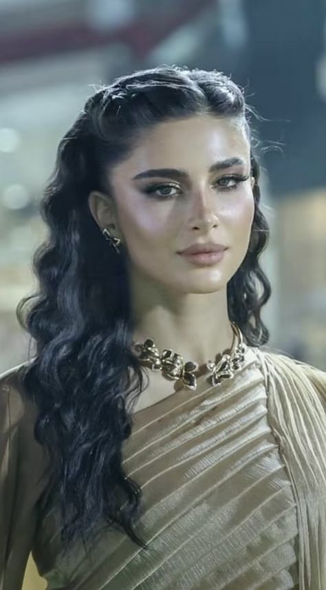 Arabic Hairstyles, Red Carpet Hair, Long Hair Wedding Styles, Peinados Fáciles Para Cabello Corto, Wedding Hair Inspiration, Hair Stylist Life, Formal Hairstyles, Wedding Hair And Makeup, Bride Hairstyles