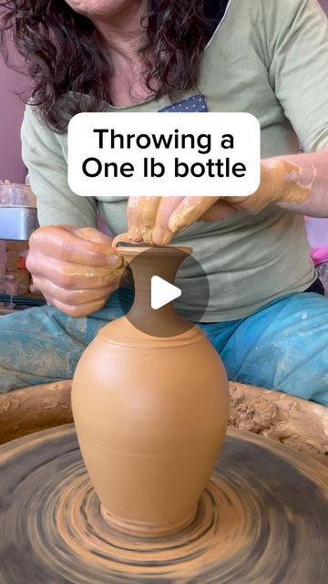 Throwing Pottery Vases, Thrown Ceramics Ideas, Pottery On The Wheel, Beginner Wheel Pottery Ideas, Pottery Throwing Ideas, Alien Ceramics, Beginner Pottery Wheel Projects, Throwing Ceramics, Wheelthrowing Pottery