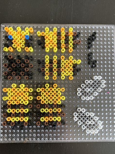 Minecraft Bee, Pixel Art Minecraft, Hama Beads 3d, Melt Beads Patterns, Hamma Beads Ideas, Easy Perler Bead Patterns, Pixel Beads, Pearl Beads Pattern, Easy Perler Beads Ideas