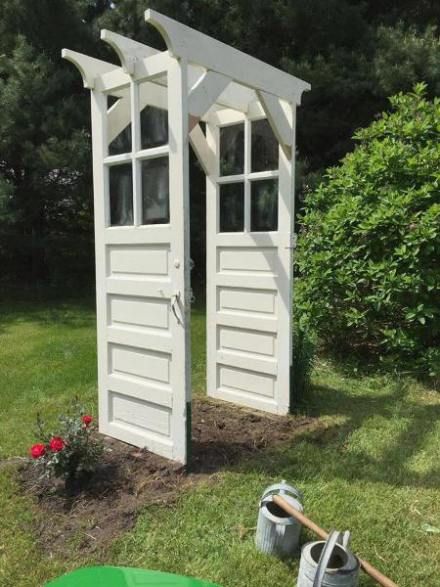 If you look closely, you can see the door edge and stakes Door Arbor, Quick Fire Hydrangea, Old Door Projects, Old Basement, Flea Market Gardening, Landscaping Software, Homemade Clay, Hampton Bays, Doors Repurposed