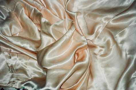 死 The Grisha Trilogy, Silk Satin Fabric, The Great Gatsby, Jolie Photo, Dragon Age, Color Textures, Fabric Online, Aphrodite, Satin Fabric