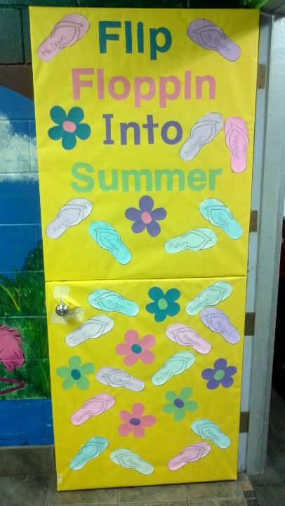 flip flopping into summer (june door decor) Spring Door Decorations Classroom, Door Decoration For Preschool, Spring Door Decorations, Summer Door Decorations, Preschool Door, Teacher Door Decorations, Summer Bulletin Boards, Spring Door Decoration, Class Door