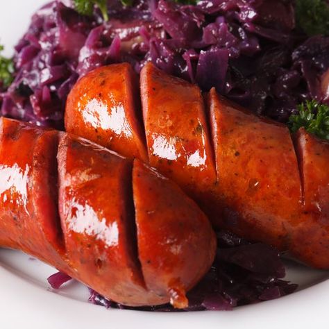 Chou rouge aux pommes et saucisses fumées fait maison Roasted Red Cabbage, Cabbage And Sausage, Grocery Shopping List, Shopping List Grocery, Digital Coupons, Red Cabbage, Grocery Shopping, Baked Potato, Steak