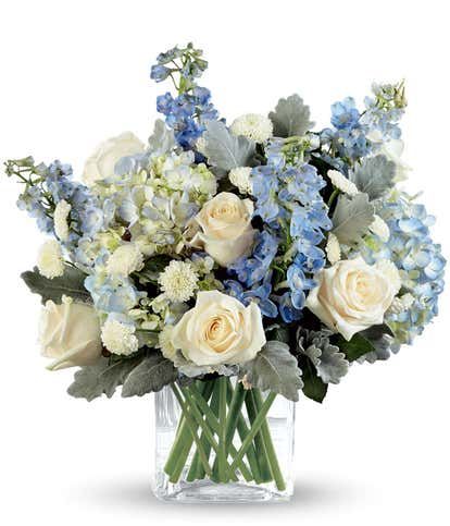 Blue And White Wedding Flowers, Blue Wedding Flowers Bouquet, Blue Hydrangea Bouquet, Blue Flower Arrangements, Blue Delphinium, Florist Design, Rose Flower Pictures, White And Blue Flowers, Hydrangea Not Blooming