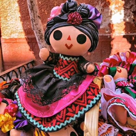 Mexican American Culture, Mexican Doll, Doll Making Tutorials, Mexican Christmas, Mexican Crafts, Graduation Cap Decoration, Cap Decorations, Kids Board, Mexican Culture