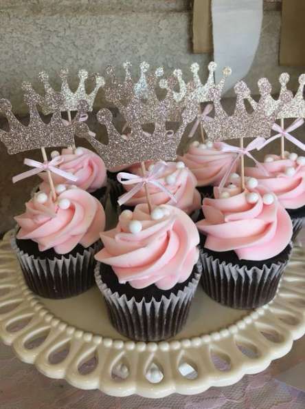 Trendy Baby Shower Girl Ideas Cupcakes Ideas -  - #Baby #Cupcakes #Girl #Ideas #Shower #Trendy Check more at http://baby.wetterpin.site/trendy-baby-shower-girl-ideas-cupcakes-ideas/ Baby Shower Girl Ideas, Ideas Cupcakes, Baby Shower Souvenirs, Idee Babyshower, Cupcakes Ideas, Baby Shower Cakes Girl, Shower Desserts, Baby Shower Cupcake Toppers, Girl Cupcakes