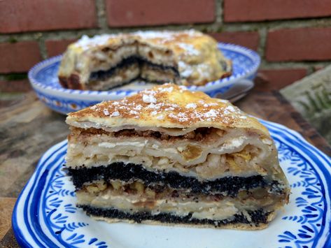 Gibanica Recipe, Prekmurska Gibanica, Swedish Princess Cake, Drinks From Around The World, Poppy Seed Filling, Slovenian Food, Rum Raisin, Messy Kitchen, Apple Filling