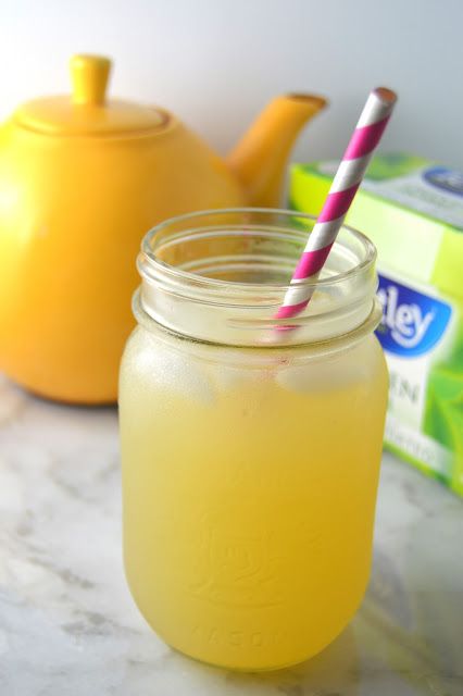 Honey Green Tea Lemonade Green Tea Lemonade Recipe, Copycat Starbucks Drinks, Passion Fruit Tea, Cold Brew Iced Tea, Green Tea Lemonade, Homemade Frappuccino, Peach Green Tea, Mint Mocha, Green Tea And Honey