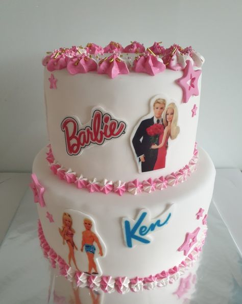 Barbie And Ken Cake, Barbie Movie Cake, Bear Decorations, Movie Cakes, Barbie Ken, Barbie Cake, Bear Decor, Theme Parties, Barbie Movies