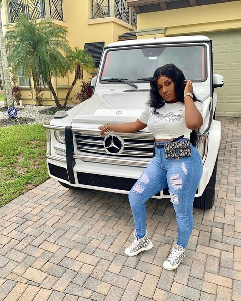 Malinda Panton on Instagram: “Point, blank, period like a city girl 😏 jeans: @fashionnovacurve #ad” Yaya Panton Tik Tok Videos, Yaya Panton, Cheerleading Hairstyles, Point Blank, Girl Jeans, Grown Women, Black Women Fashion, City Girl, Girls Jeans