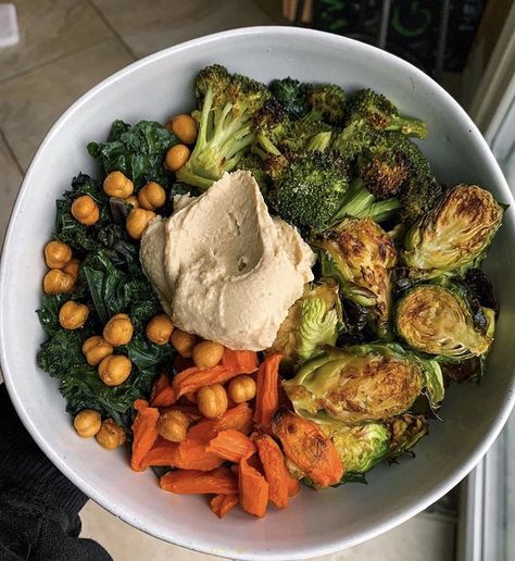 Broccoli Roasted, Carrot Chips, Crunchy Chickpeas, Plats Healthy, Roasted Carrot, Healthy Food Dishes, God Mat, Healthy Lifestyle Food, Healthy Food Motivation