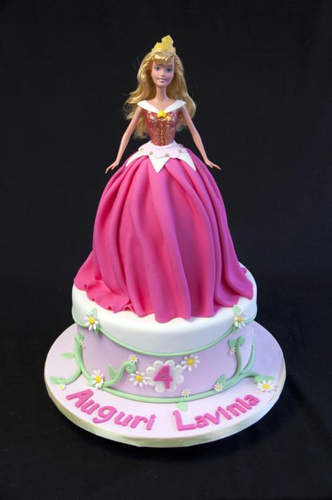 1 tier round cake base Sculpted cake under the dress Plastic doll Disney Cake Ideas, Princess Dress Cake, Aurora Cake, Sleeping Beauty Cake, Barbie Dress Cake, Princess Doll Cake, Sculpted Cake, Disney Aurora, Princess Castle Cake