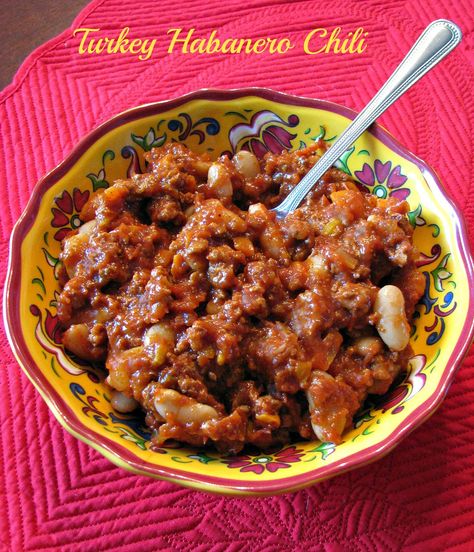 Spicy Turkey Habanero Chili, with the sweetness of crushed tomatoes, healthy vegetables, and cannellini beans, this recipe is for the spice lovers! Chili With Ground Turkey, Habanero Recipes, Chili Spicy, Spicy Turkey, Habanero Chili, Fall Favorites Recipes, Crazy Kitchen, Chile Recipes, Habanero Hot Sauce