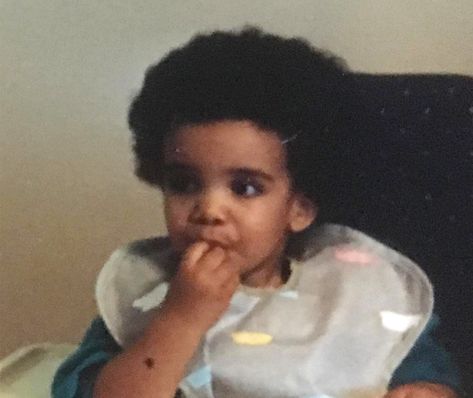 “Me thinking about how many days I drank in 2017…,” wrote the star, captioning a too-cute throwback pic on Instagram. #drake Drake Pfp, Drake Playlist, Old Drake, Famous Brothers, Drake Photos, Drake Drizzy, Cute Travel Outfits, Drake Graham, Complex Magazine