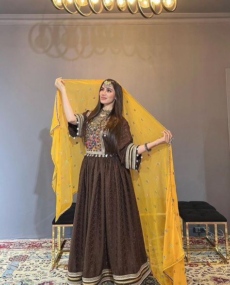 Pathani Frock, Afghanistan Dress, Monsoon Fashion, Afghan People, Afghan Wedding Dress, Afghani Dresses, Classy Short Dresses, Afghani Clothes, Afghan Dress